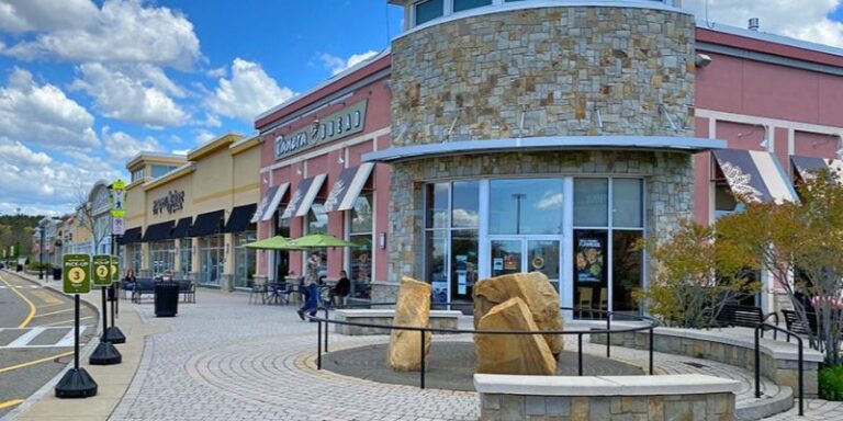 Olive Garden at Colony Place in Plymouth