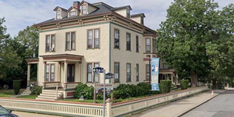 The Fall River Historical Society