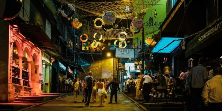 Exploring the Vibrant Lan Kwai Fong: A Hub of Entertainment and Delight